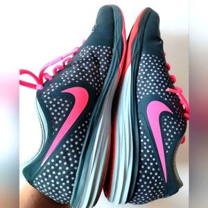 Nike Dual Fusion TR3 black and pink size 7.5